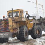 برف‌روبی معابر شهری آستارا با ۱۶۰ نیرو در حال انجام است