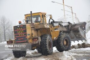 برف‌روبی معابر شهری آستارا با ۱۶۰ نیرو در حال انجام است