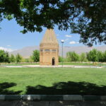 توسعه بارگاه حیقوق نبی(ع) به کمک گردشگری و اقتصاد تویسرکان می‌آید