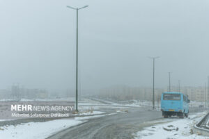 برف و باران در جاده‌های ۱۳ استان؛ انسداد ۲۲ محور مواصلاتی