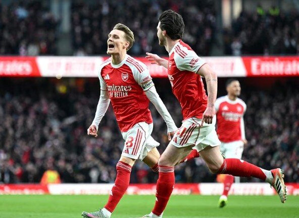 جشنواره گل توپچی‌ها مقابل استون ویلا