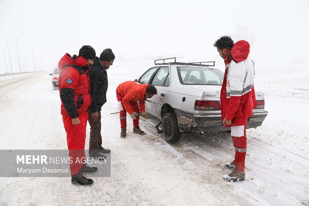 هلال‌احمر خراسان شمالی به ۹۳ گرفتار در کولاک برف امدادرسانی کرد