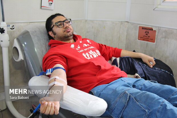 استقرار تیم انتقال خون کرمانشاه در سرپل‌ذهاب