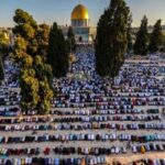 حضور ۱۰۰ هزار نمازگزار فلسطینی در مسجدالاقصی
